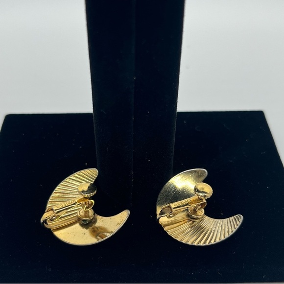 Vintage Napier gold tone half moon earrings • Mid century screw back - Picture 3 of 7